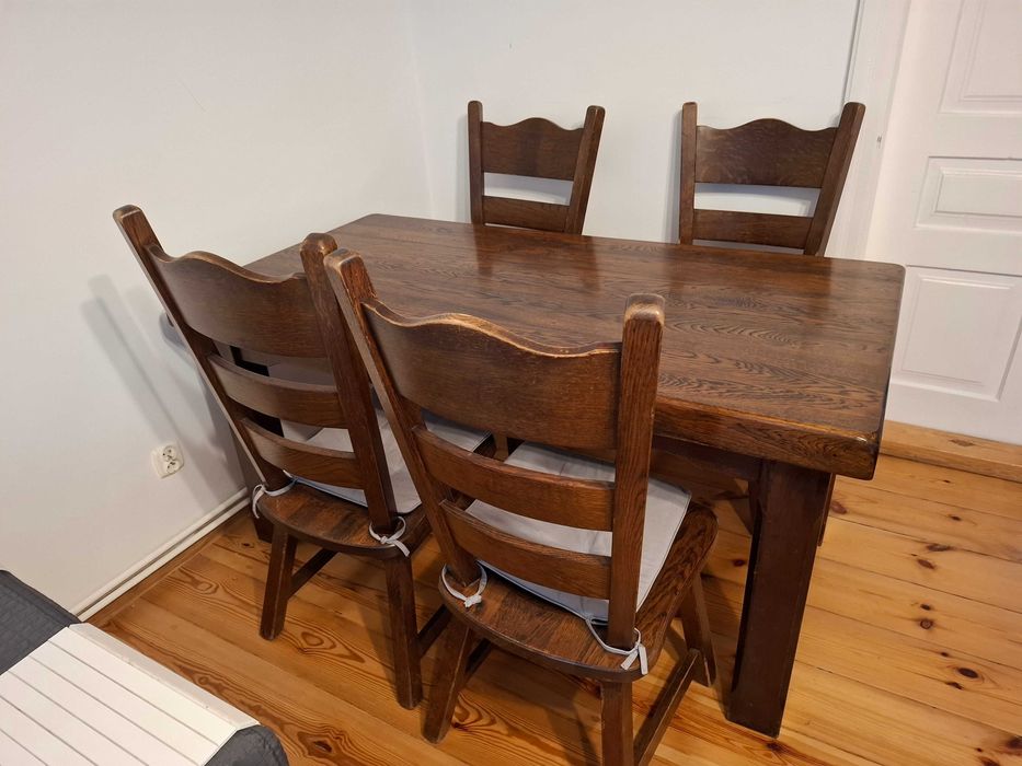 Stół z krzesłami typu holenderskiego