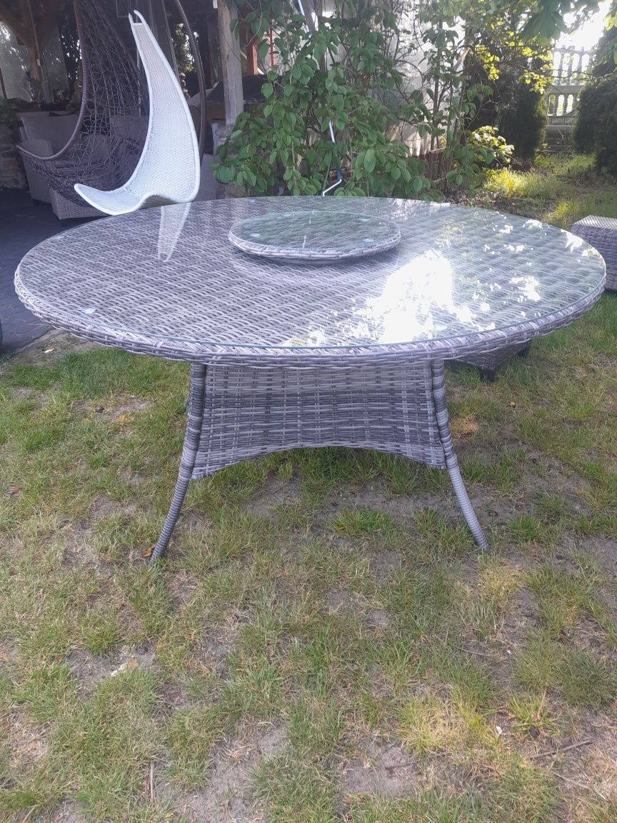 Stół ogrodowy na taras tehnorattan 150 cm średnicy. Szklany
