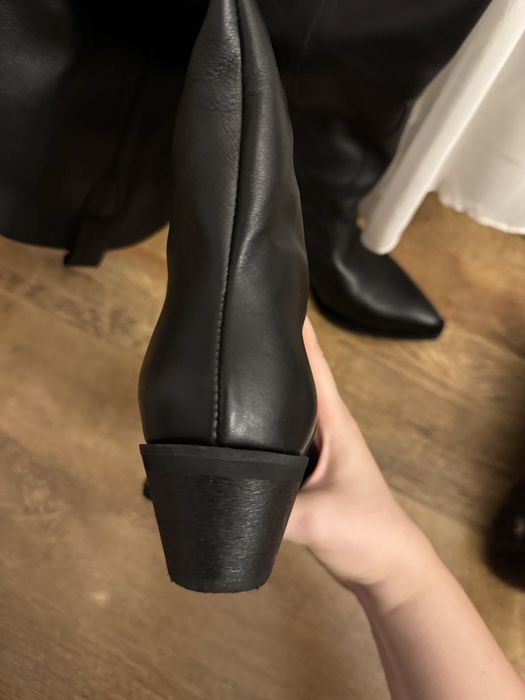 НОВІ шкіряні ковбойки чоботи