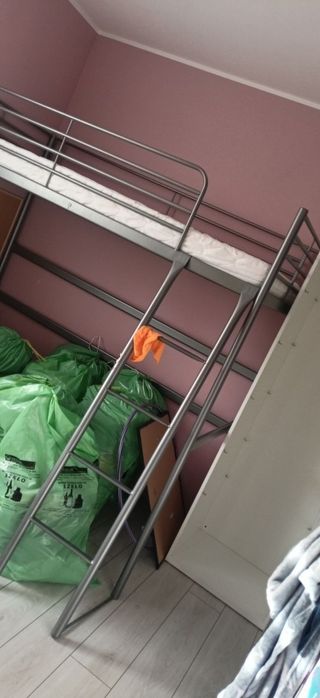 SVÄRTA łóżko na andresoli IKEA
Rama łóżka na antresoli, srebrny, 90x20