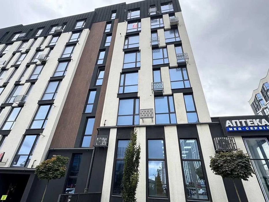 Простора трикімнатна в ЖК "Шоколад" !