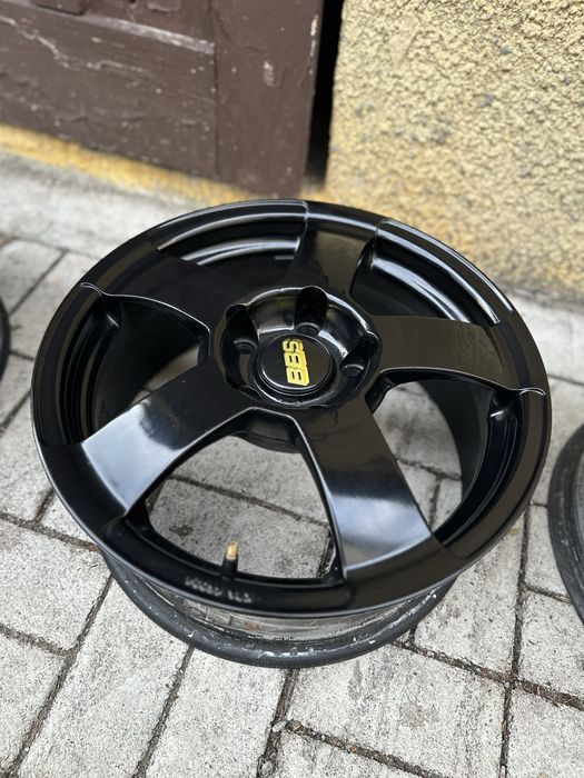 Felgi 16 cali 5x114.3 ET45 Niemiecki producent znaczki BBS czarne