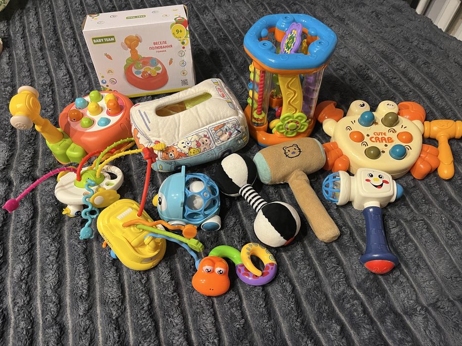 Іграшки для малюків для моторики