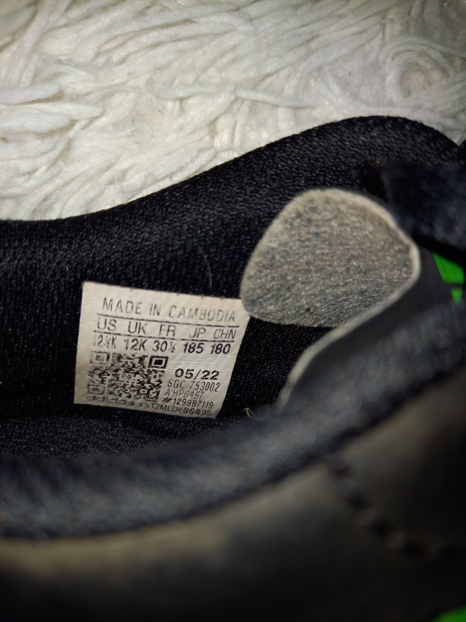 Korki chłopięce adidas czarno-neonowe rozmiar 30 1/2