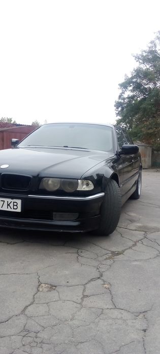 Легенда BMW E38 740і 4.4