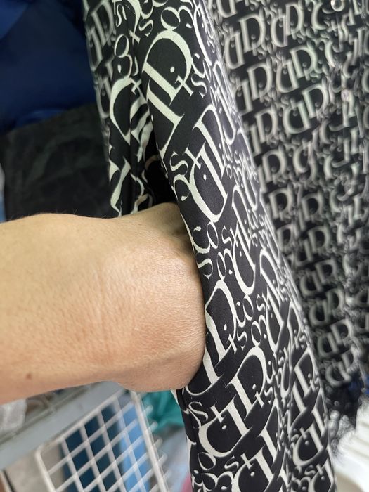 Casaco / tunica / blusa com tecido acetinado e renda
