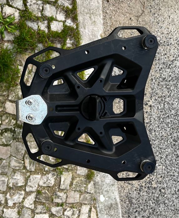 Top case SW MOTECH com base adaptadora para pegas sw motech