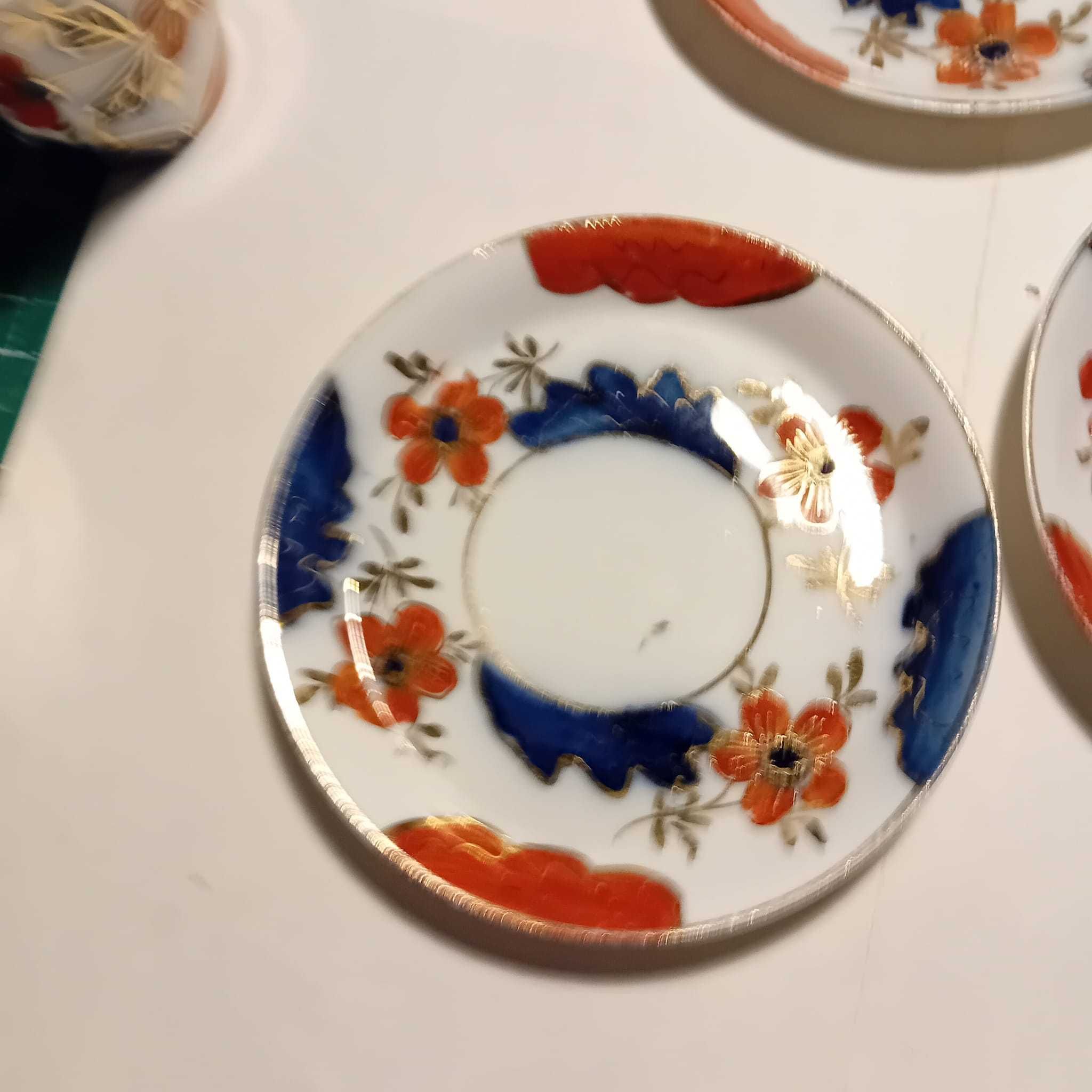 Três Chávenas de Café Antigas, pintadas à mão