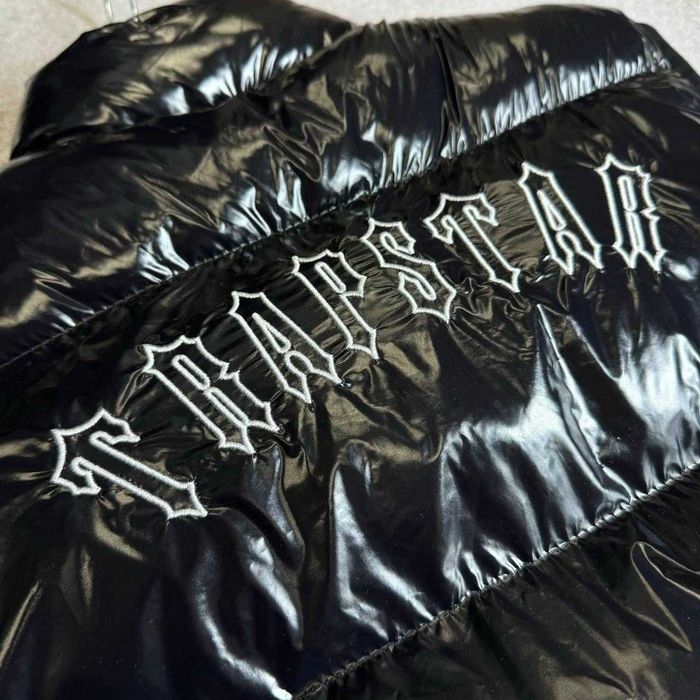 Супер тренд! Глянцева жилетка Trapstar, є розміри. Топ якість. Є опт !