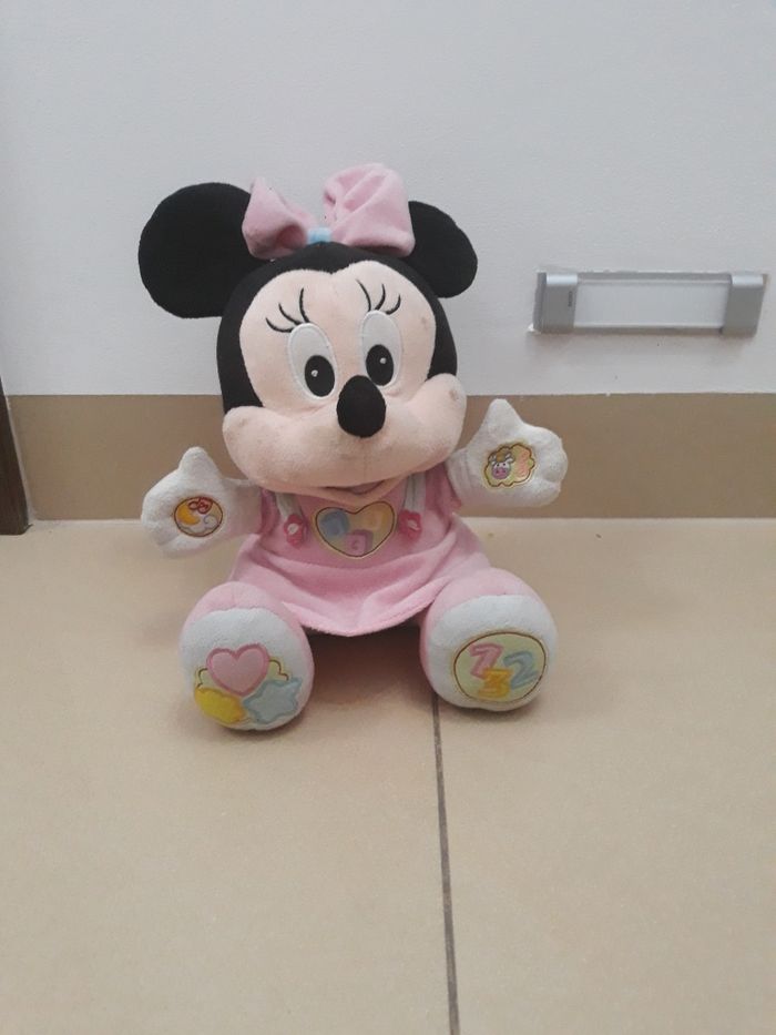 Interaktywna myszka minnie mówi po angielsku