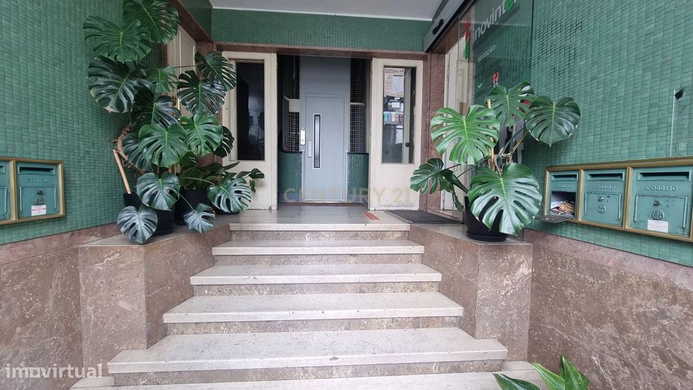 Apartamento Pombalino de Charme com 8 Assoalhadas – Av. Almirante Reis