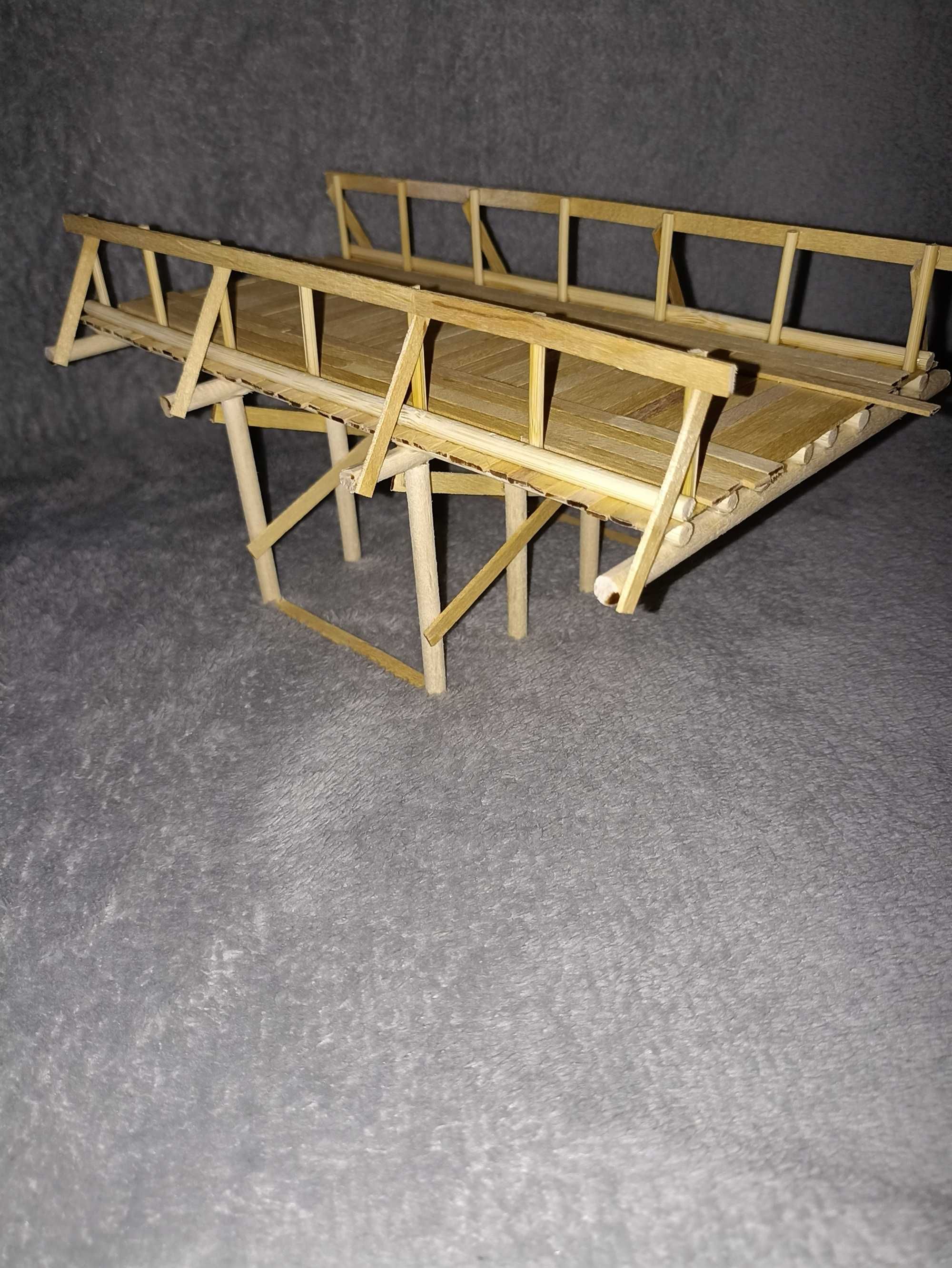 Модель дерев'яного моста в масштабі 1:35