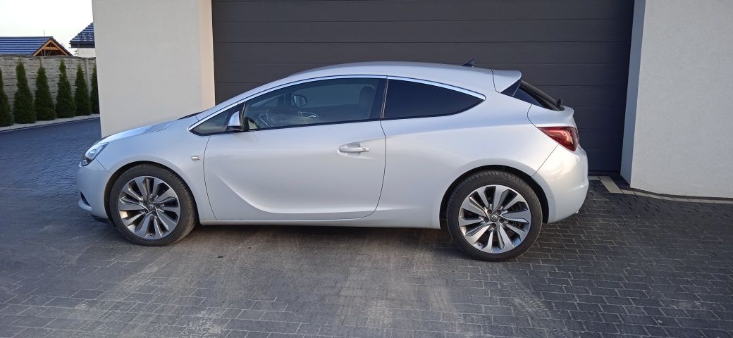 Astra J GTC 2.0 165kM