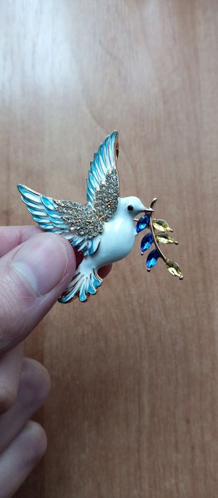 Брош Голуб Миру.