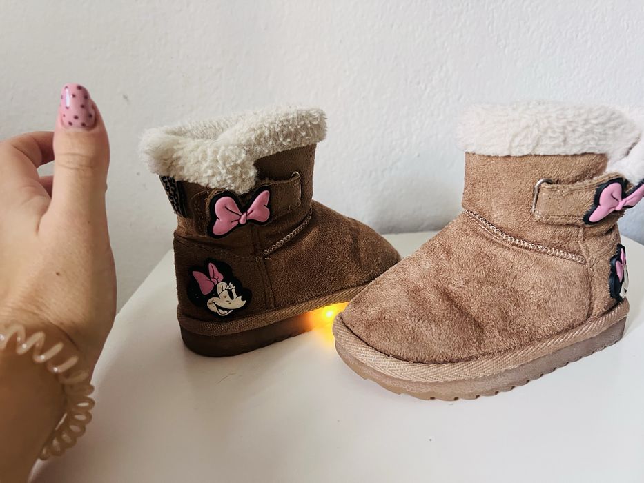 Botas Minnie com luz- Tam:23