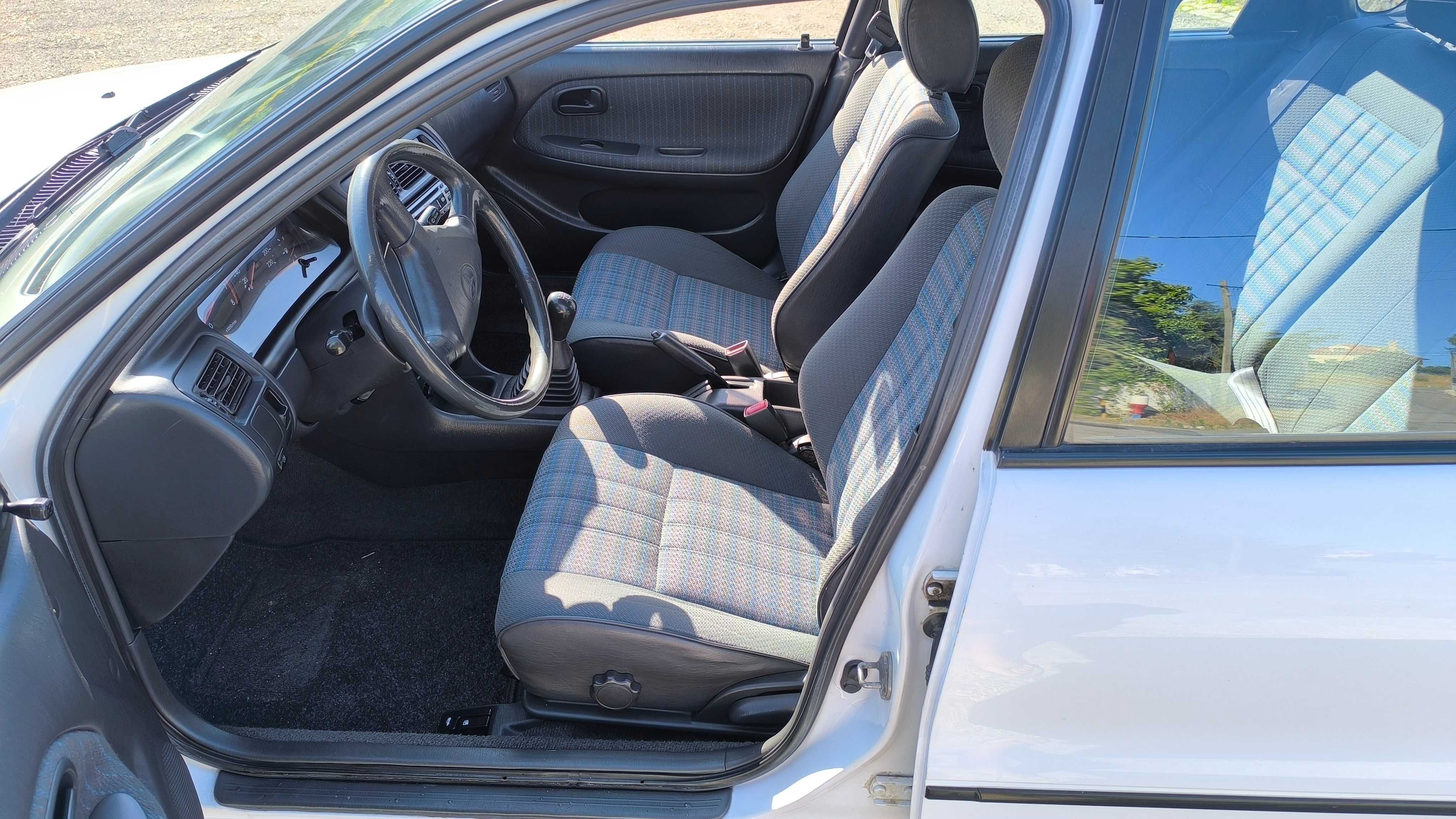 Toyota Corolla 1.3, muito bom estado, poucos km