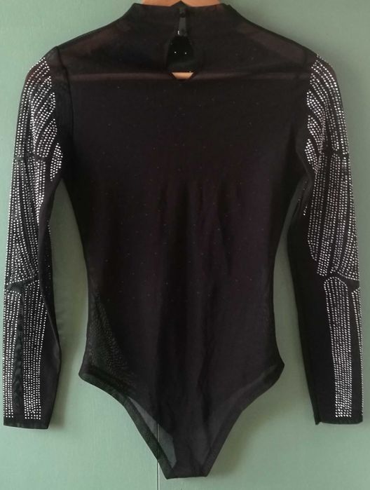 Body czarne perełki cekiny
