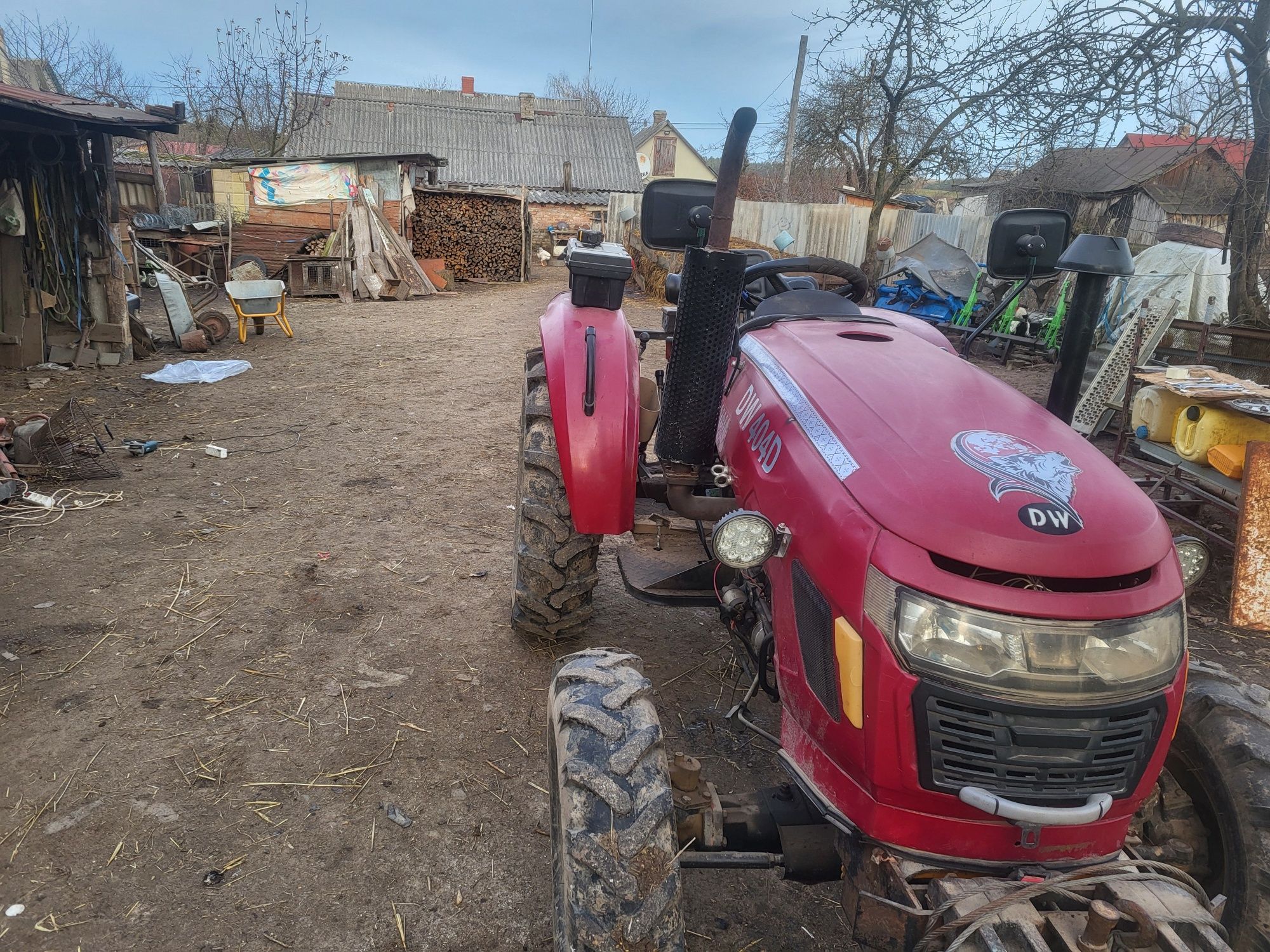 Продам Трактор DW404
