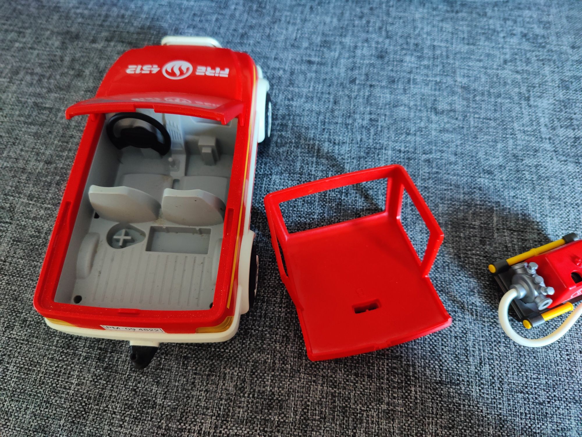 Playmobil 4822- wóz strażacki + nowy ludzik