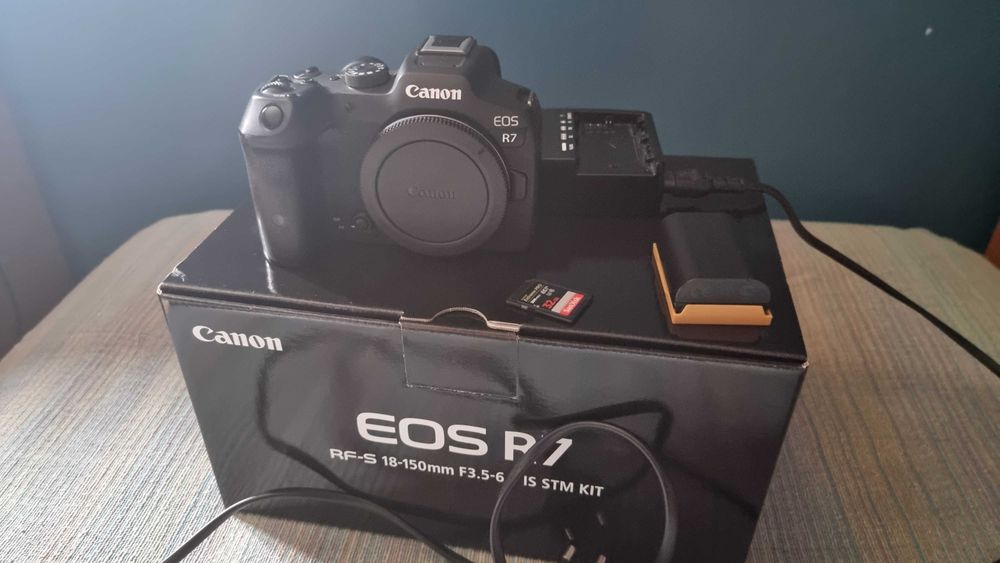 Canon R7. Só corpo.