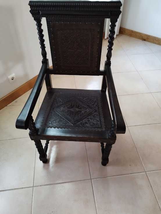 Secretária e cadeira