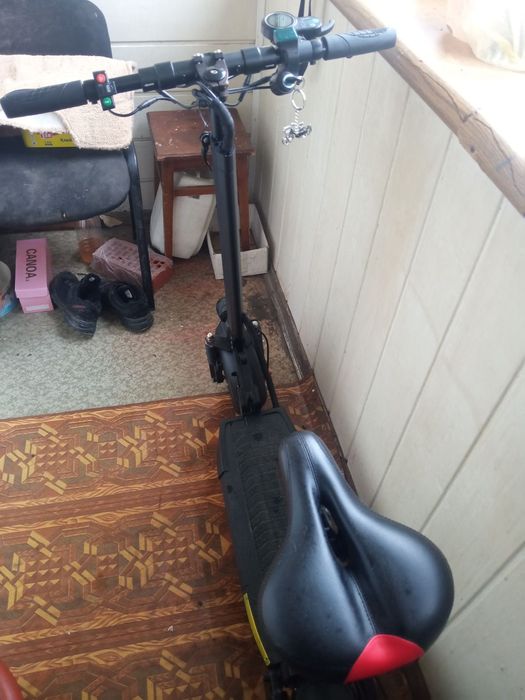 Продам Електросамокат із сидінням – в хорошому стані