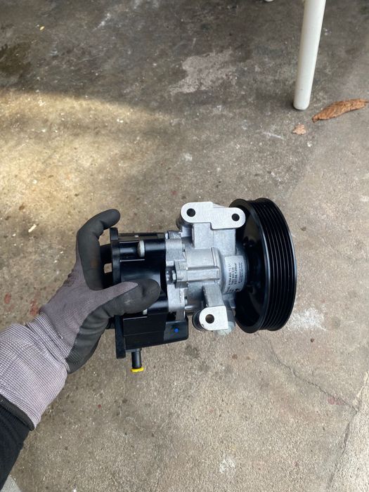 Гідропідсилювач рульового керма (ГУР) / Насос гідропідсилювача