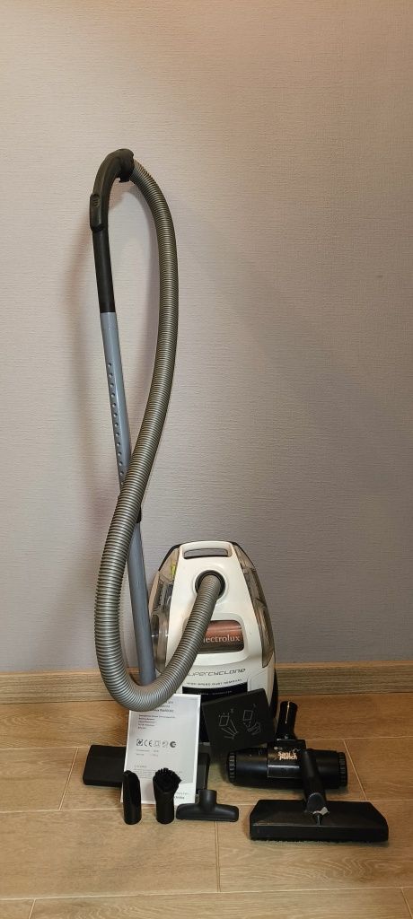 Пылесос Electrolux turbo.