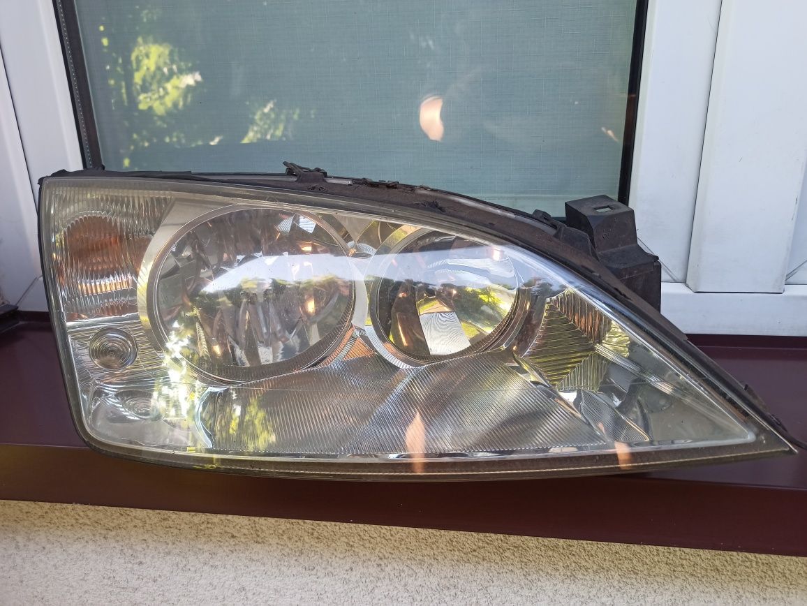 Ford Mondeo MK3 III lampa przednia prawa reflektor przód