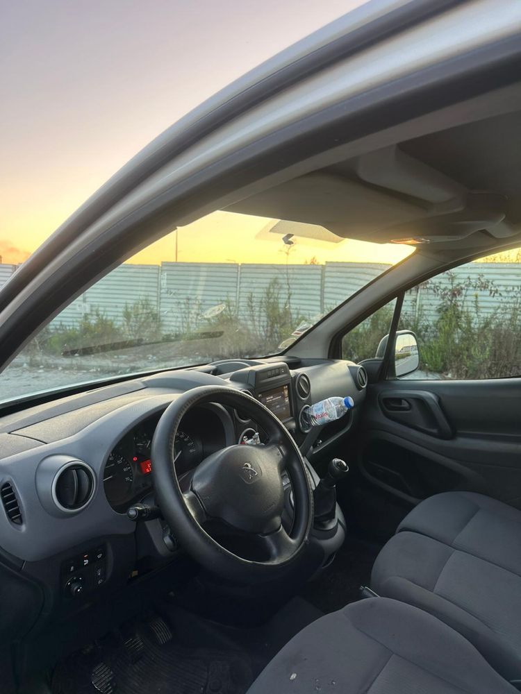 Peugeot Partner Longa 1.6 HDI - 3 Lugares