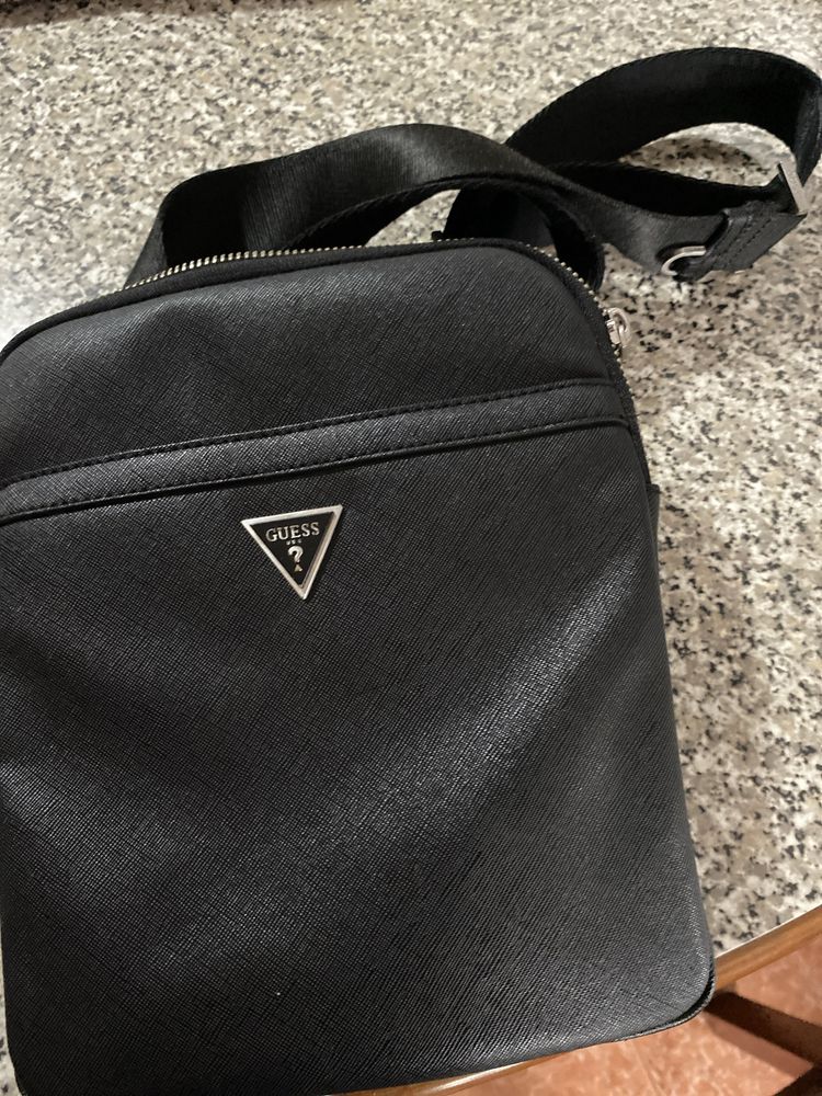 bolsa guess pouco usada