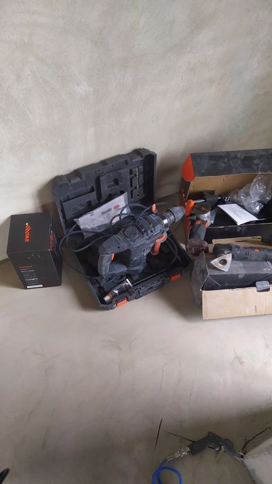 Перфоратор Дніпро М ВН - 20  , як новий лише просвердлив декілька отво