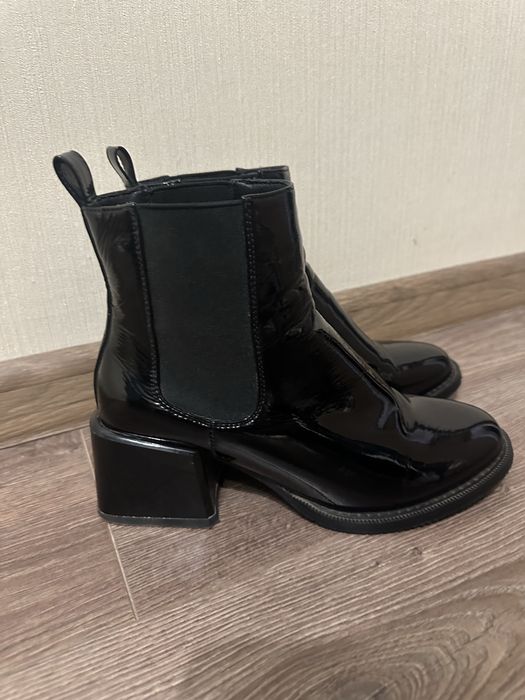 Лаковані шкіряні челсі розмір 36