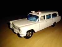 Miniatura Matchbox Cadillac Ambulance escala 1/64 nº 54