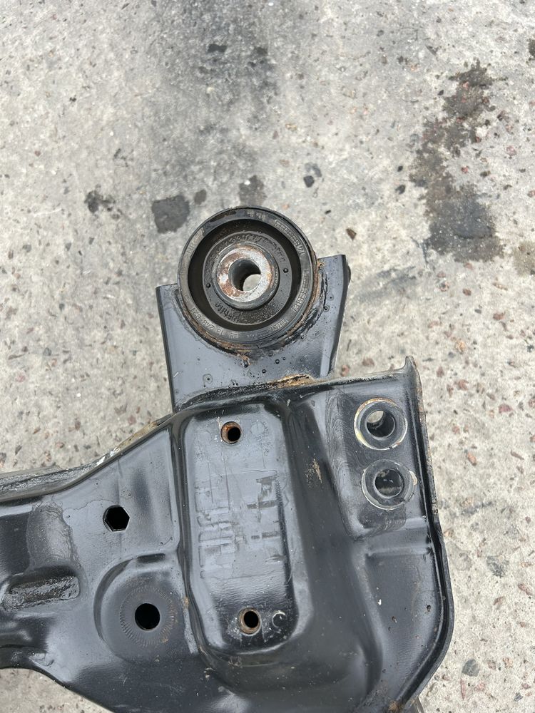 Підрамник передній opel zafira c 1.6d 13327070