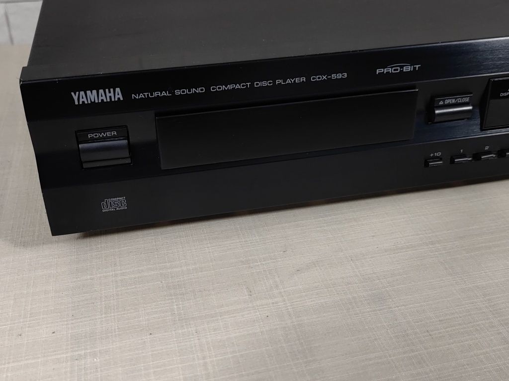 Yamaha CDX-593 Wysokiej klasy odtwarzacz płyt CD