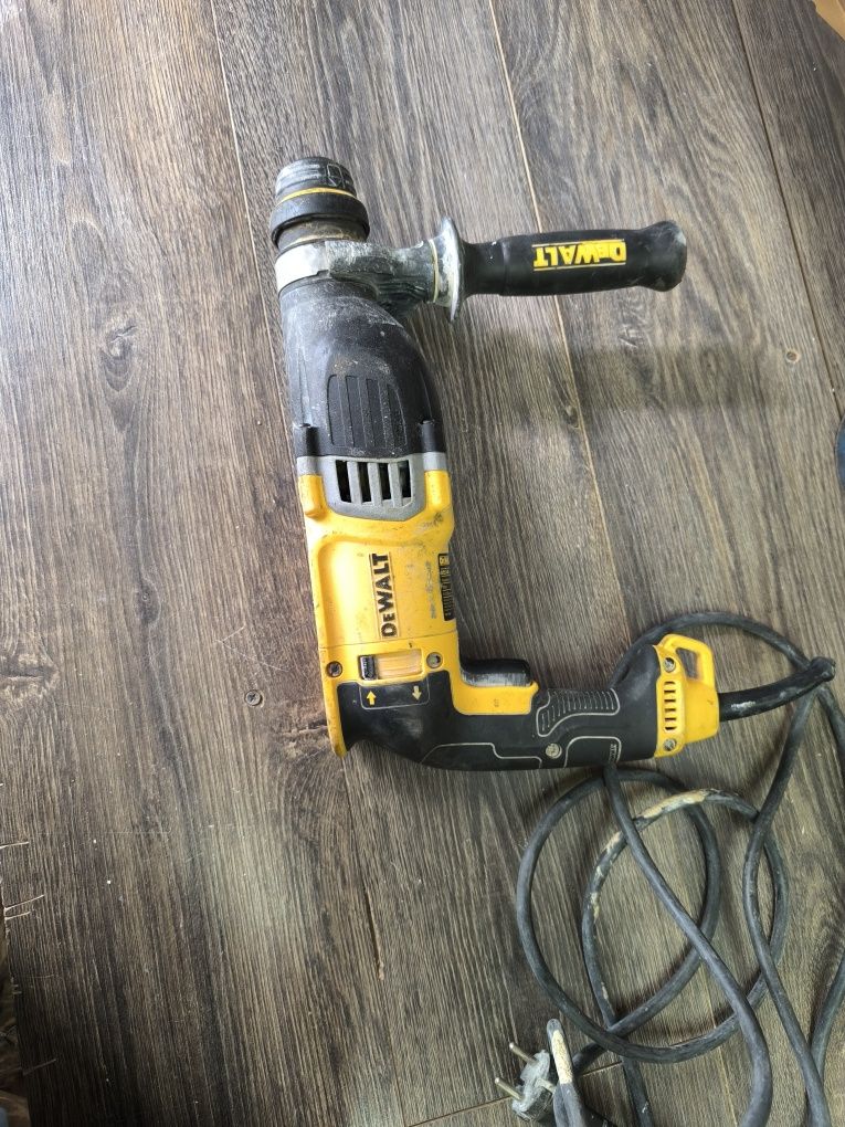 Продам перфоратор DeWalt