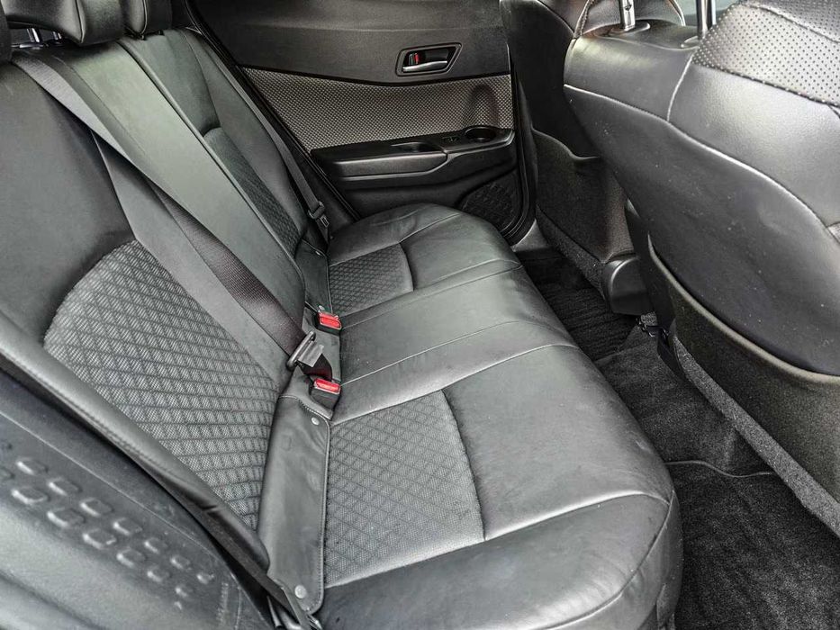 Toyota C-HR LE      2020