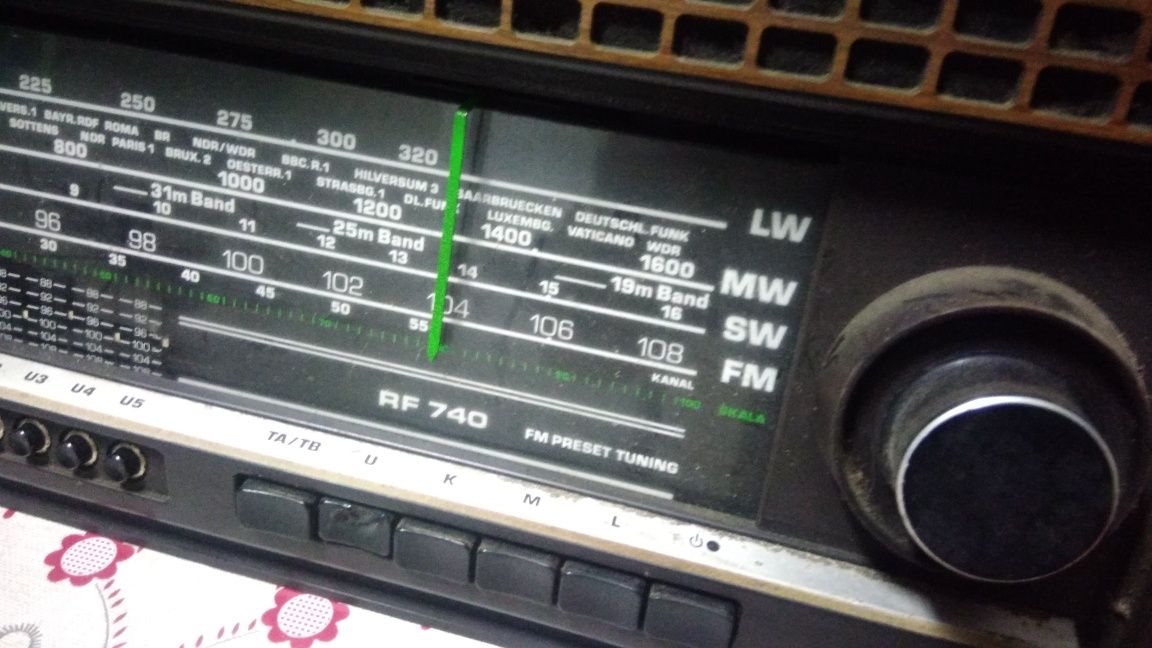 Radio antigo grundig