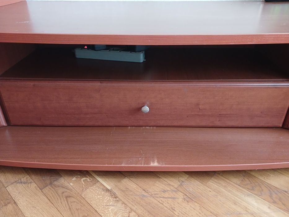 Шафа в вітальню. Не нова.