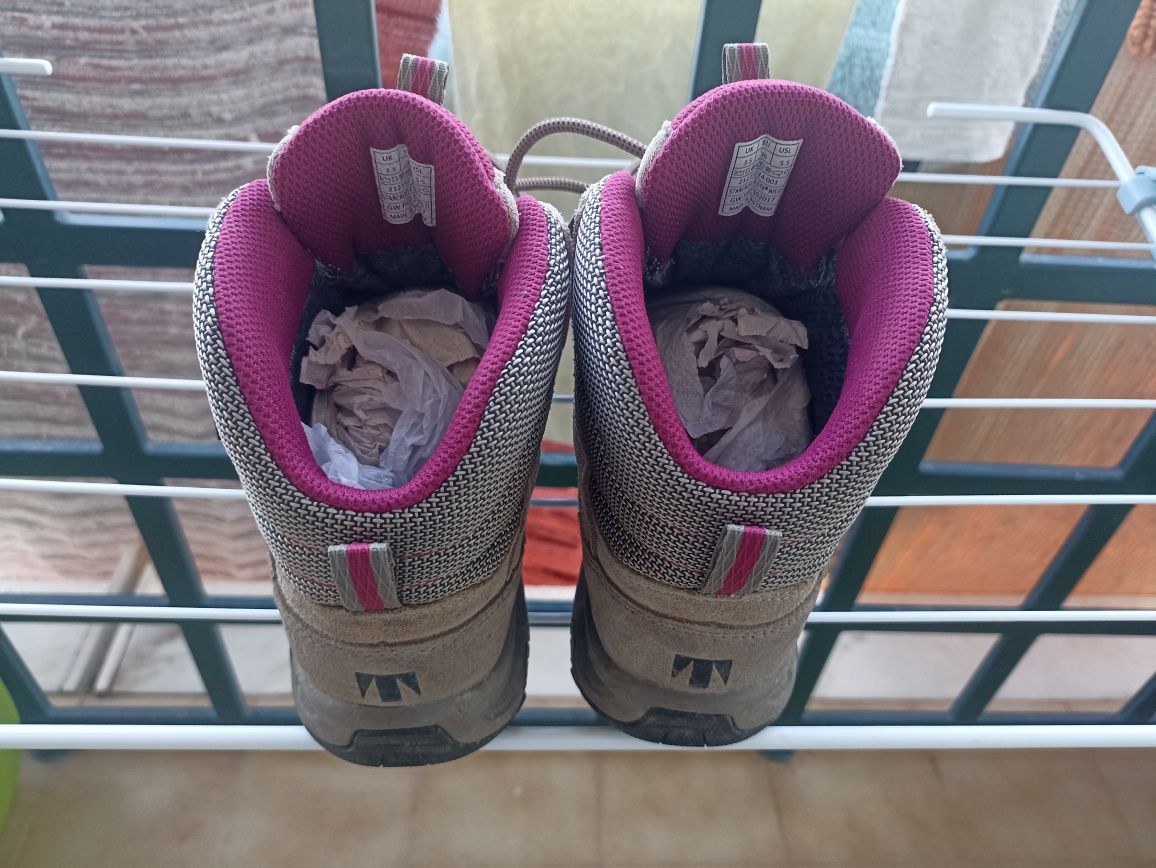Bota impermeavel de montanha da Tecnika 36