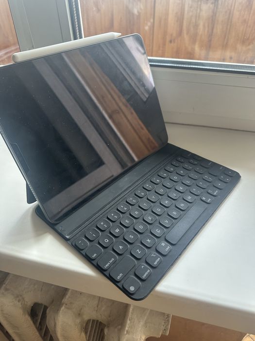 Оригінальна клавіатура для iPad 10,9/11“ Apple Smart Keyboard Folio