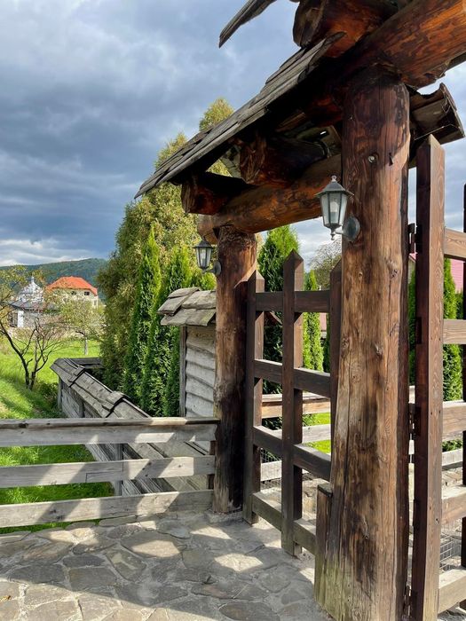 Котедж " Затишний відпочинок " в м.Яремче на 8-10 чоловік. Подобово