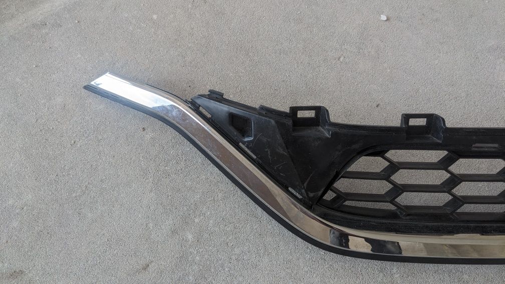 Grill dolny CR-V IV atrapa listwa