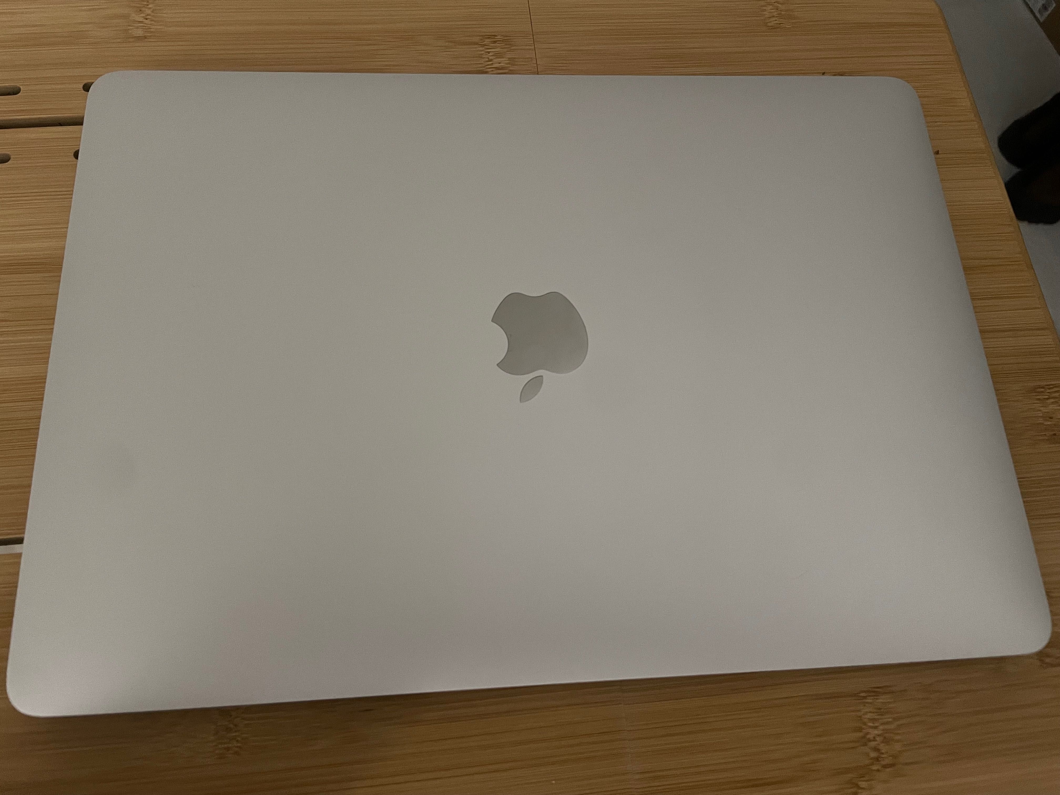 MacBook Air M1 2020 + Apple Magic Mouse