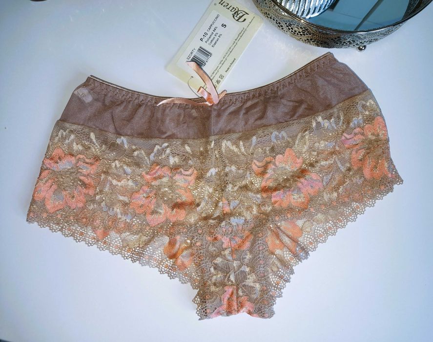 Beżowe koronkowe majtki szorty rozm.S
