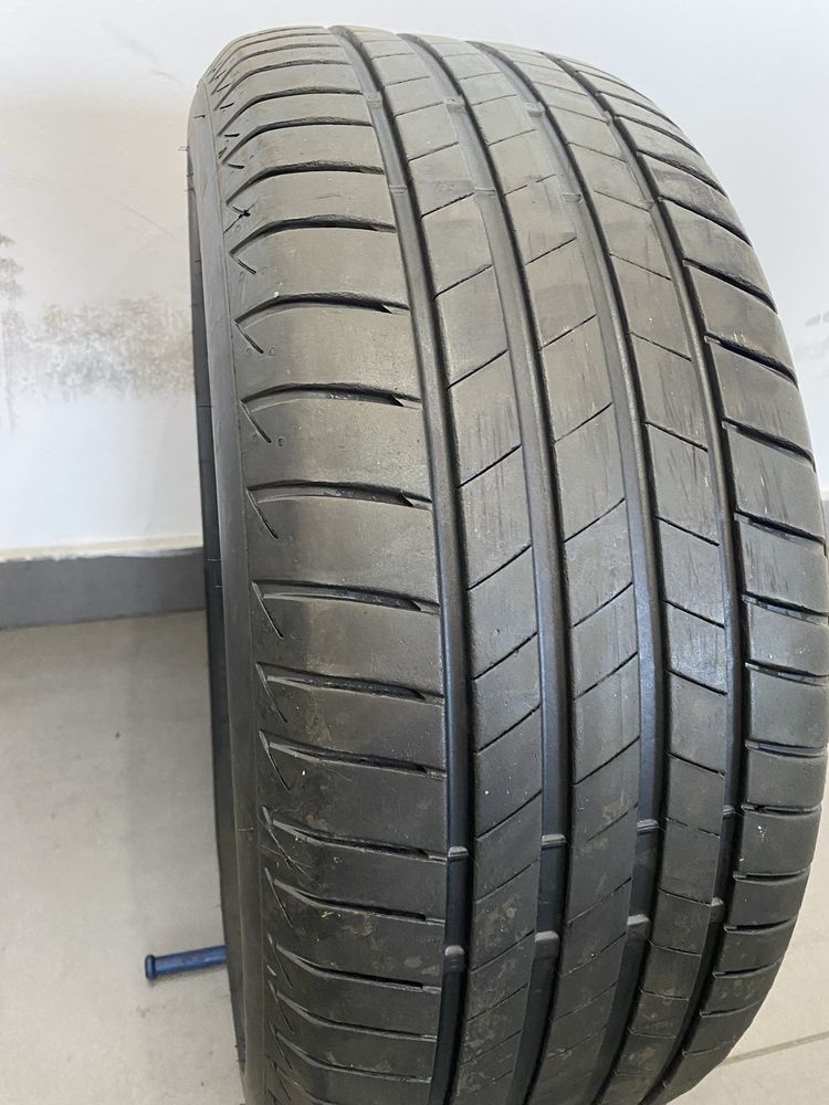 235/55 R17 Bridgestone Turanza T005