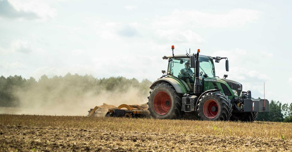 Wynajem ciągnika rolniczego Fendt 718  Vario ,TUZ,TUR,WOM,GPS