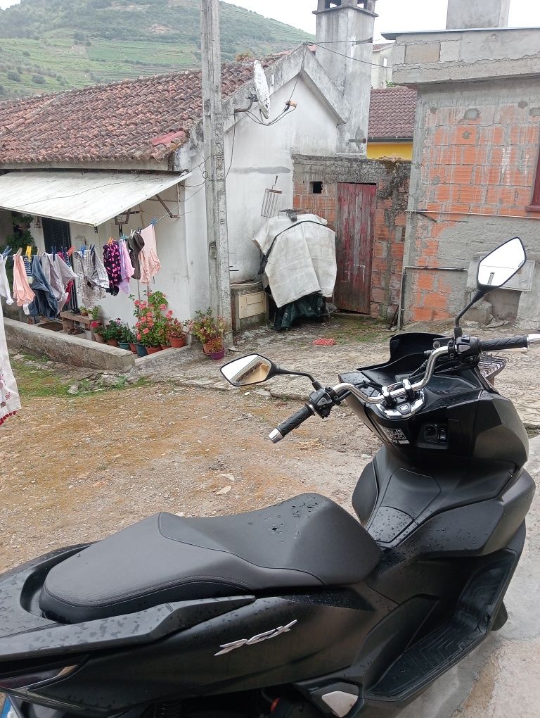 Vendo ou vendo uma  mota Honda 125