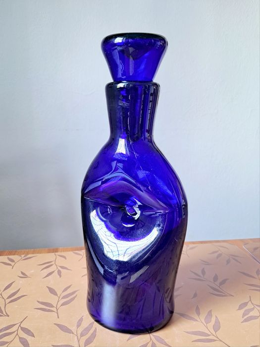 Karafka że szkła kobaltowego